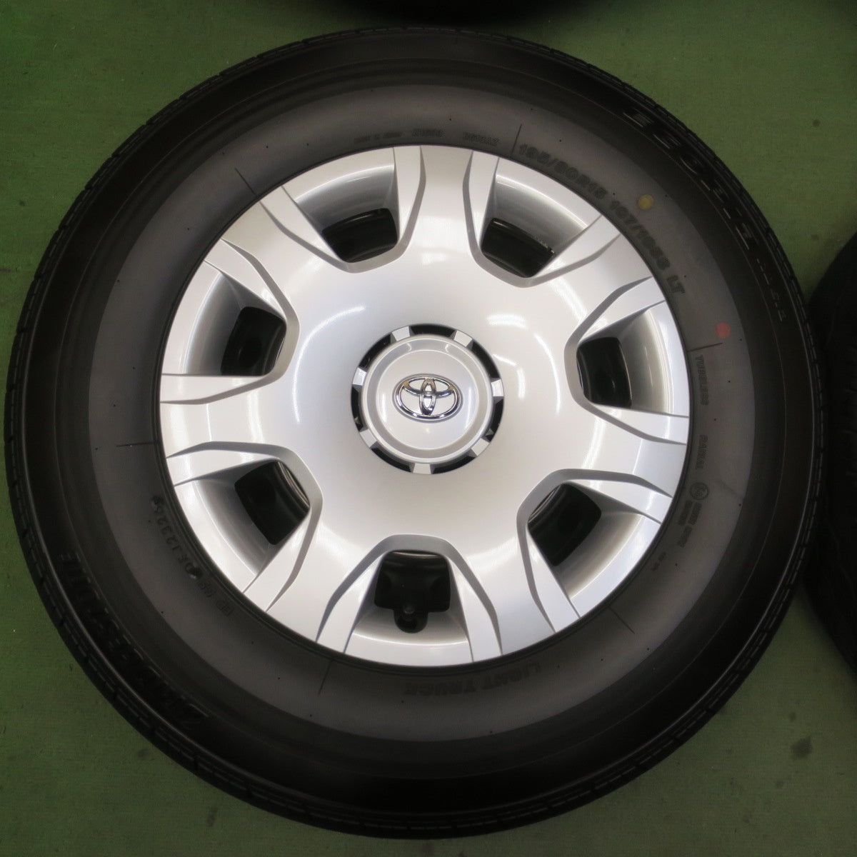 新車外し！26年◎トヨタ 200系 ハイエース 純正 スチール 195/80R15 107/105S ブリヂストン エコピア RD613 15インチ PCD139.7/6H◎6091504IMノ