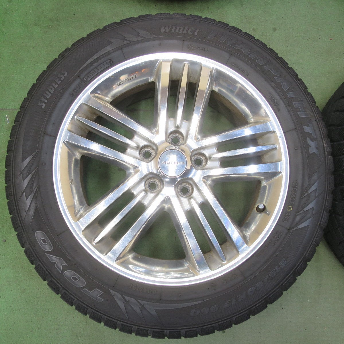 バリ溝！9.5分★日産 E51 エルグランド 純正 AUTECH 215/60R17 スタッドレス トーヨー ウインター トランパス TX オーテック 17インチ PCD114.3/5H★6050516イス
