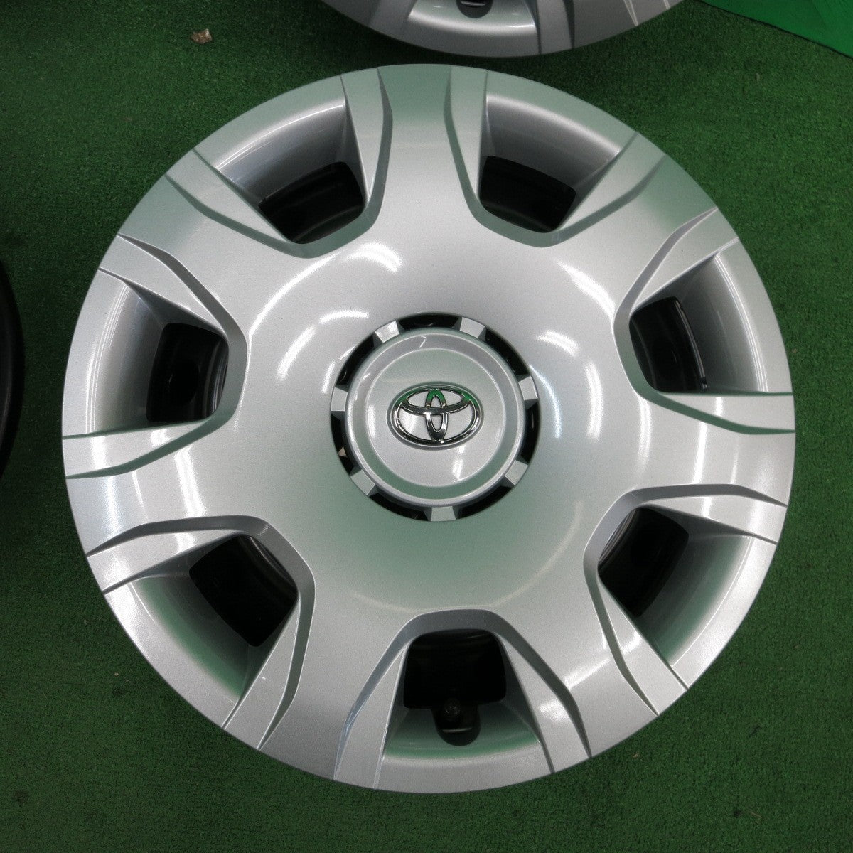 *送料無料* 新車外し★トヨタ 200系 ハイエース 純正 スチール ホイール 15インチ J15×6J PCD139.7/6H★4042204ナホ