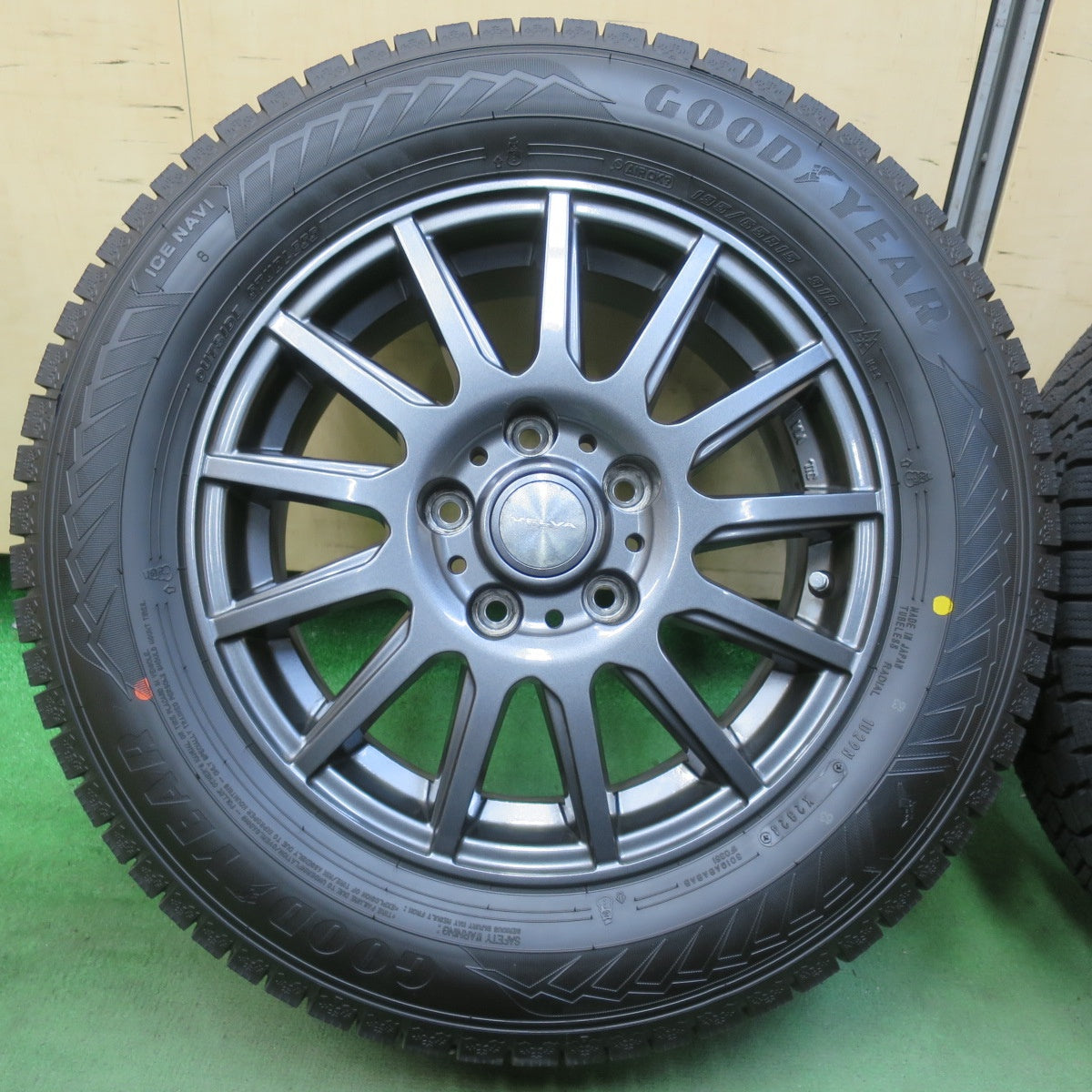 バリ溝！24年！キレイ！ほぼ10分★スタッドレス 195/65R15 グッドイヤー アイスナビ8 VELVA IGOR ヴェルヴァ イゴール 15インチ PCD114.3/5H★5111407イス