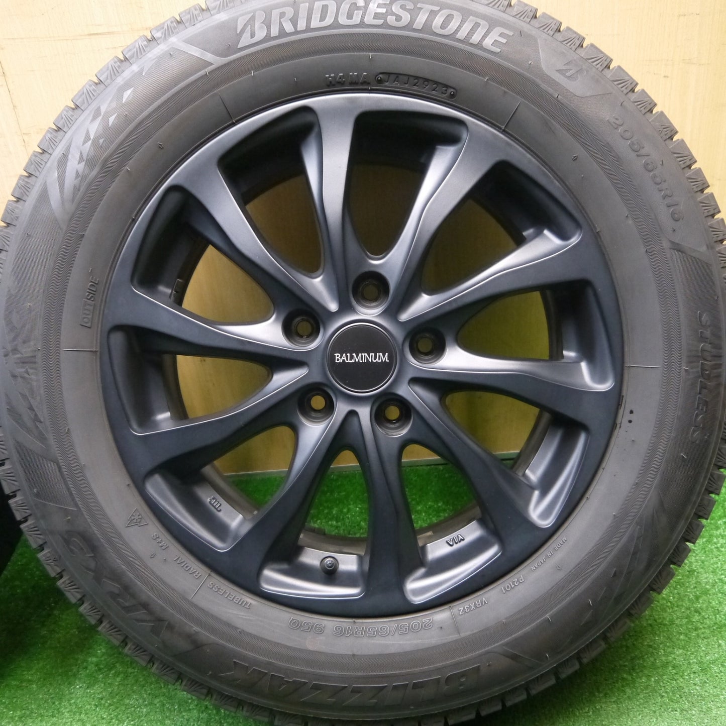キレイ！23年★スタッドレス 205/65R16 ブリヂストン ブリザック VRX3 BALMINUM TR10 バルミナ 16インチ PCD114.3/5H★5112808Hス