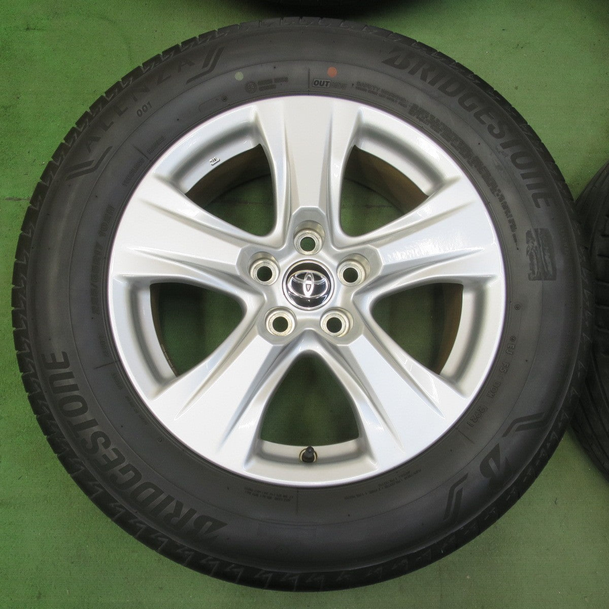キレイ！21年★トヨタ 50系 RAV4 純正 225/65R17 ブリヂストン アレンザ 001 17インチ PCD114.3/5H★5112404イノ