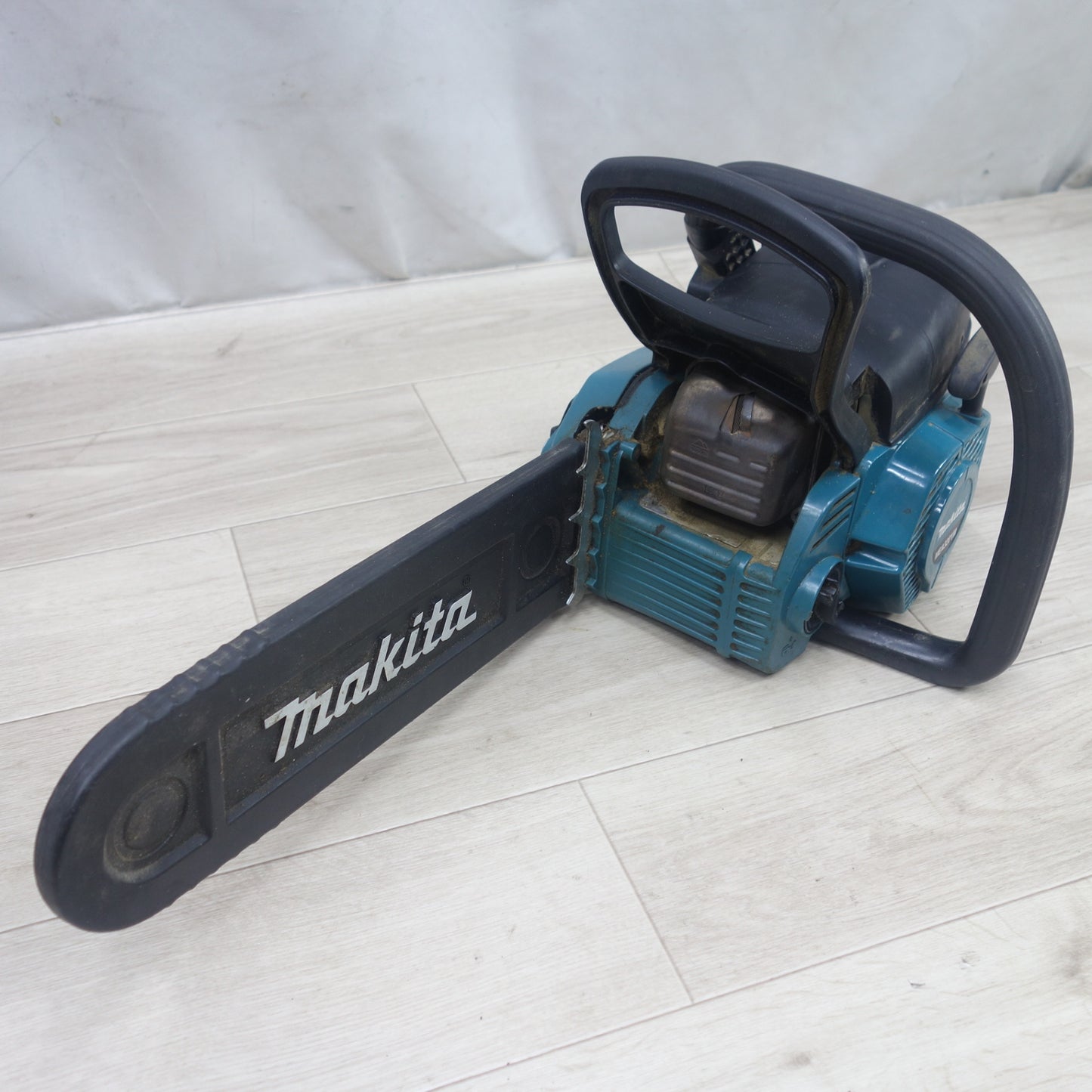 [送料無料] ◆マキタ エンジン チェーンソー MEA3201M 切断機 チェンソー 排気量 32.0cm3 makita◆