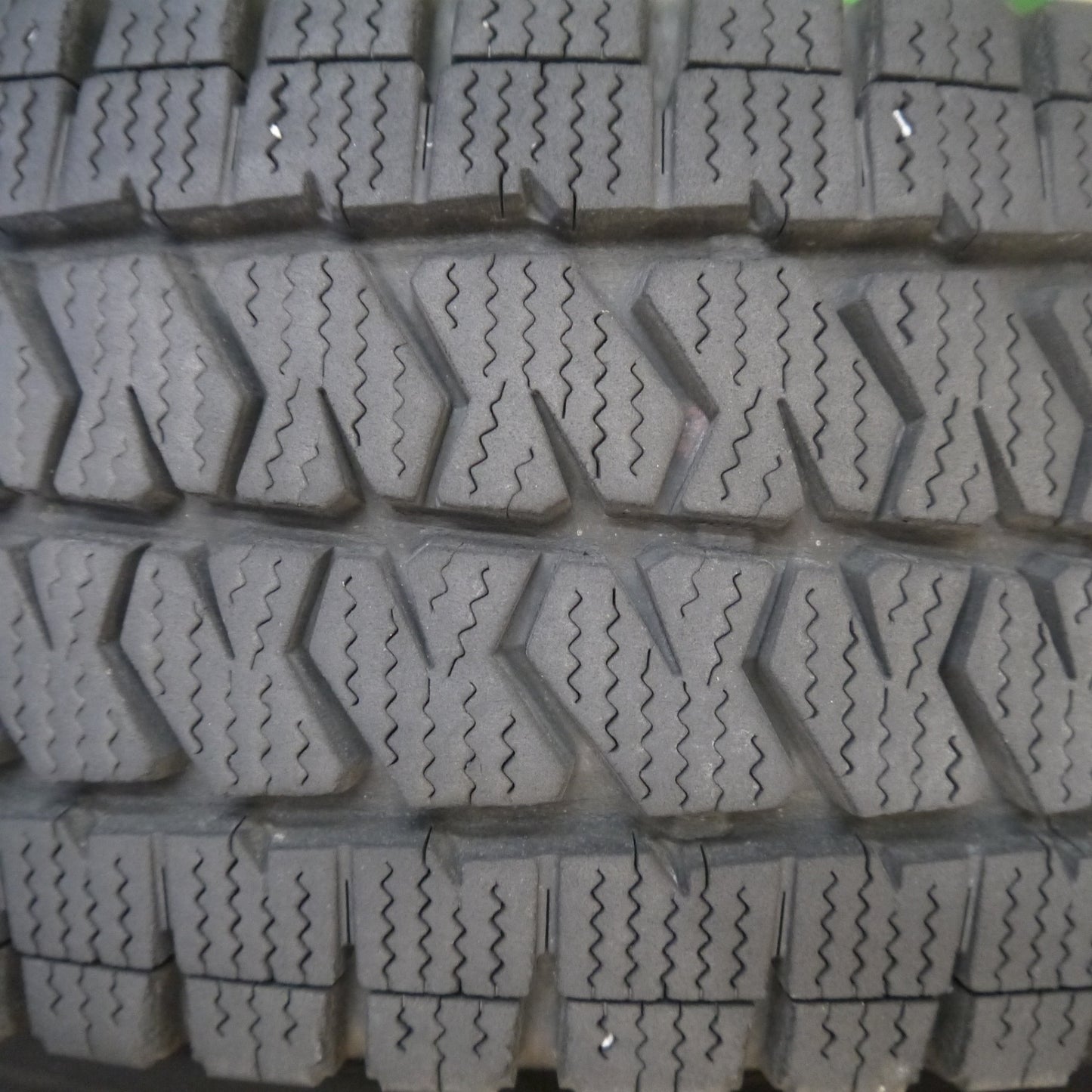 バリ溝！23年！キレイ！9.5分★スタッドレス 195/80R15 107/105N ブリヂストン ブリザック VL10 ravrion RV ラブリオン 15インチ PCD139.7/6H★6052905Hス