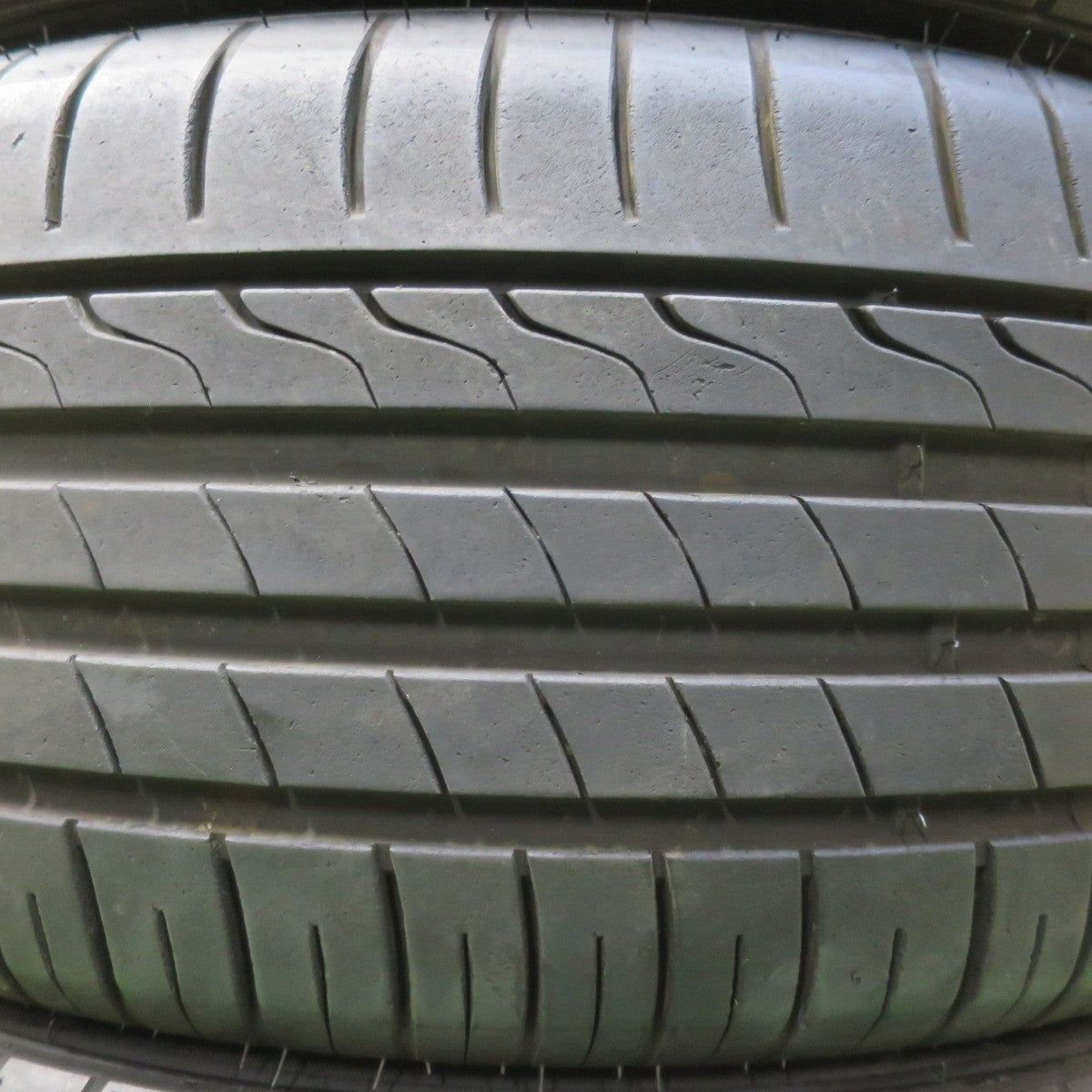 バリ溝！22年！9分★235/50R19 ミネルバ ラジアル F205 タイヤ 19インチ ハリアー ベンツ GLA GLB 等★5112211イノタ