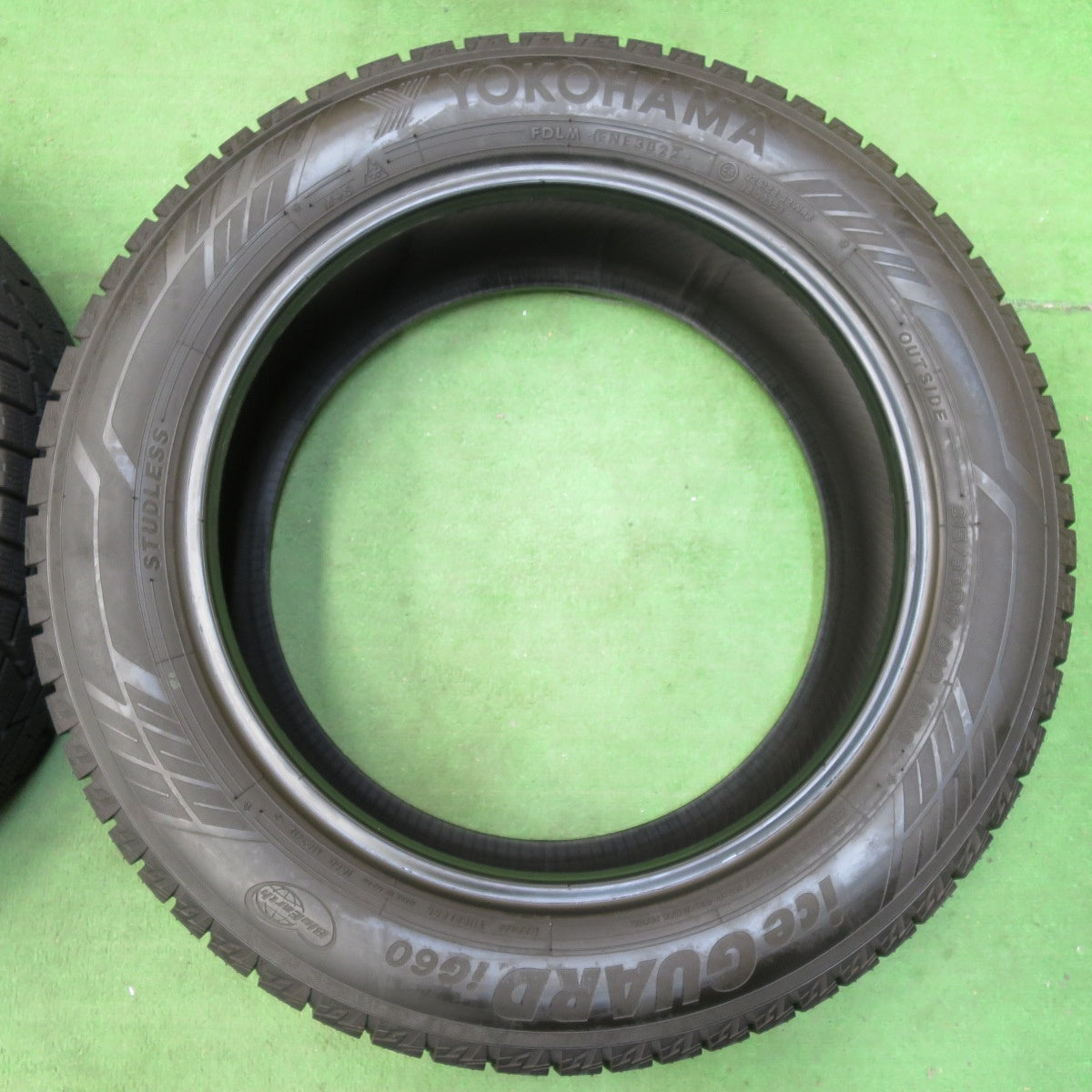 [送料無料] バリ溝！22年！9.5分以上★スタッドレス 215/55R17 ヨコハマ アイスガード iG60 タイヤ 17インチ ヴェゼル カムリ クラウン 等★4111302イスタ