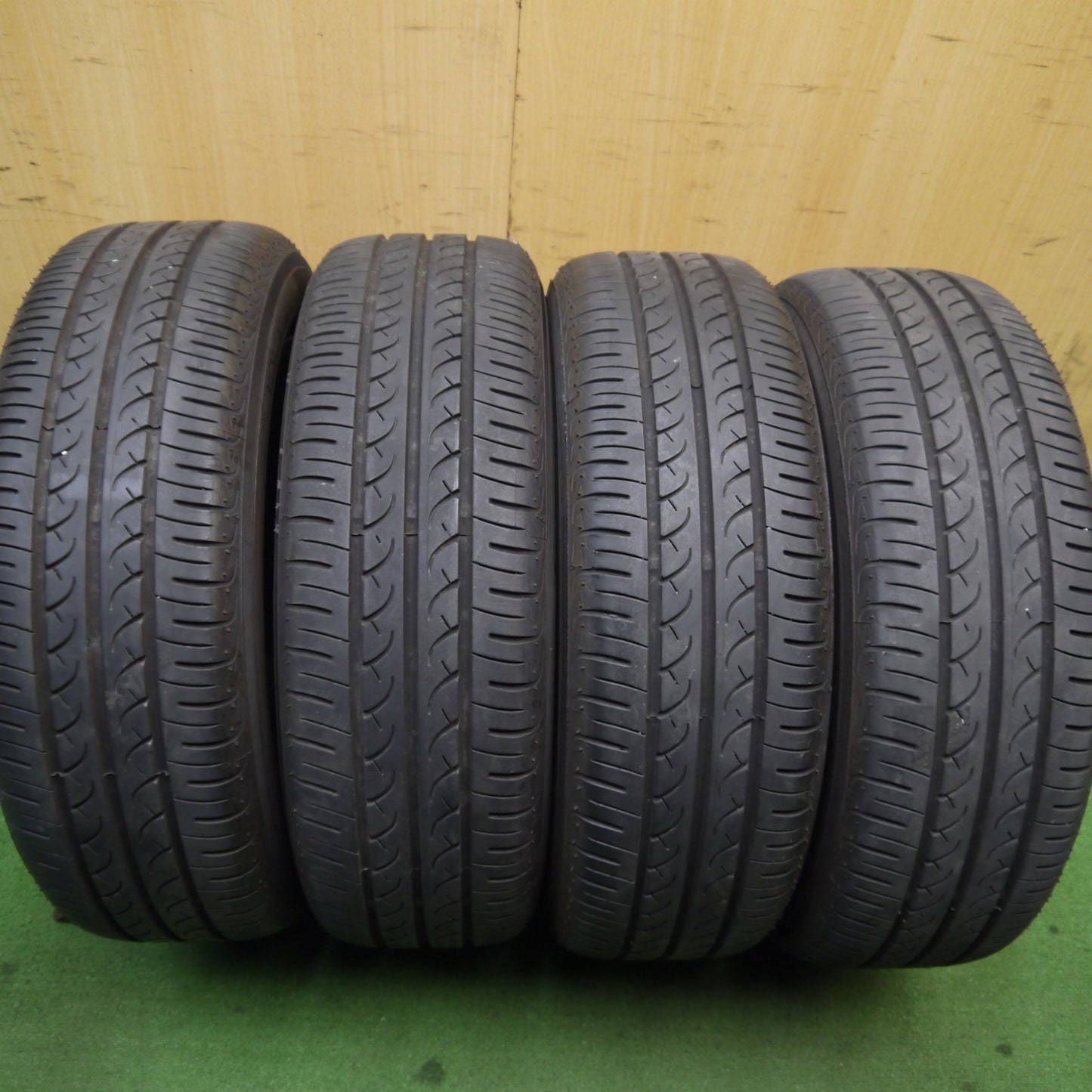 バリ溝！23年！キレイ！8.5分★185/60R15 ヨコハマ ブルーアース AE01F ESTROSA エステローザ 15インチ PCD100/4H★5051903Hノ