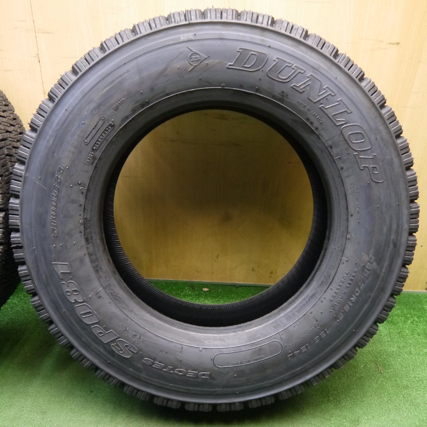未使用！25年！2本★トラック タイヤ 245/70R19.5 136/134J スタッドレス ダンロップ デクテス SP081 DECTES 19.5インチ★6070110KKスタ