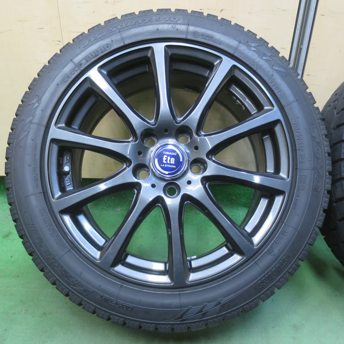 バリ溝！23年！キレイ！9.5分★スタッドレス 215/50R17 トーヨー オブザーブ ガリット GIZ TIRADO Eta LA STRADA ティラード ラストラーダ 17インチ PCD114.3/5H★6040703イス