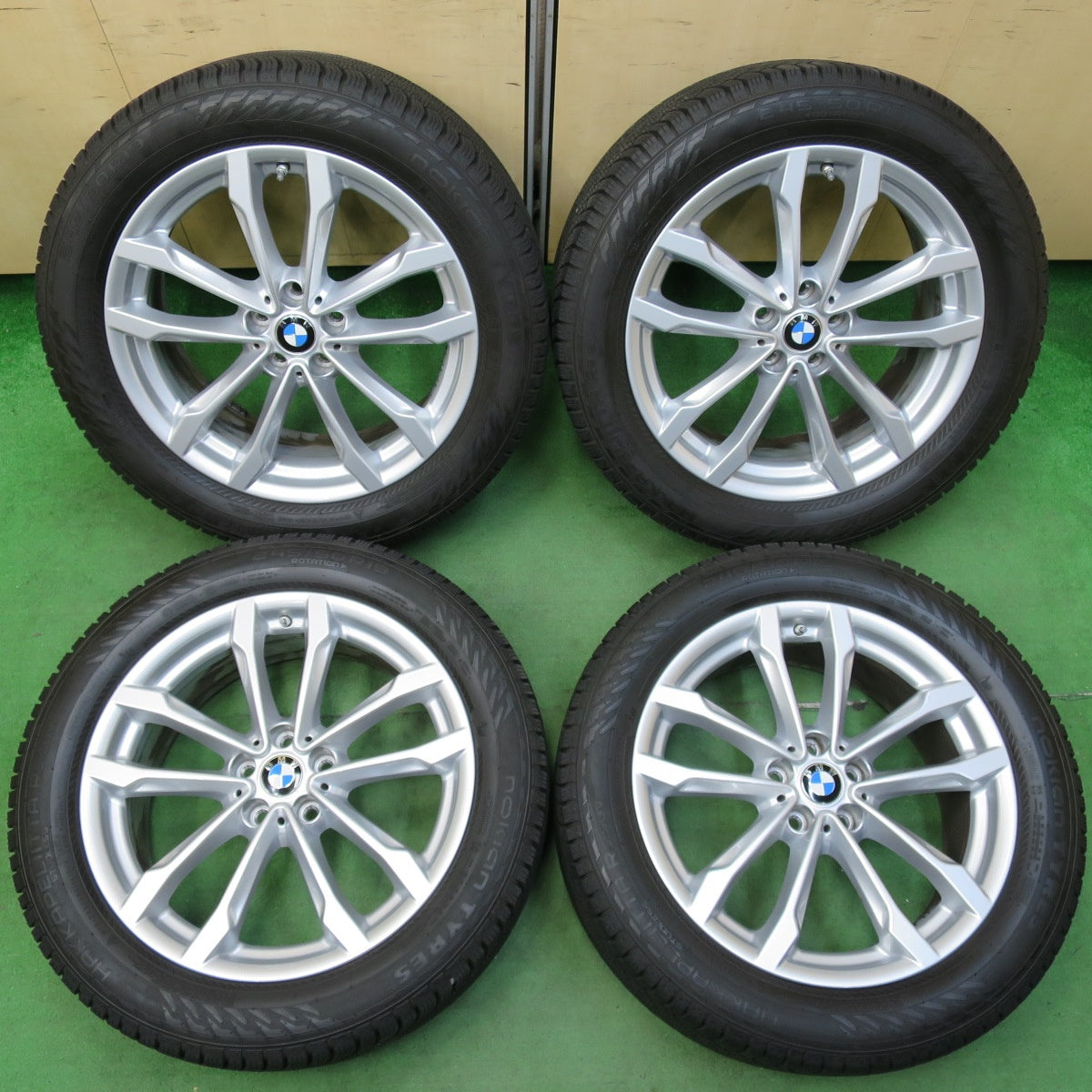 [送料無料] センサー付！バリ溝！22年！キレイ！9.5分以上★BMW X3 X4 純正 245/50R19 スタッドレス ノキアン タイヤ ハッカペリッタ R5 SUV 19インチ PCD112/5H★4112502イス