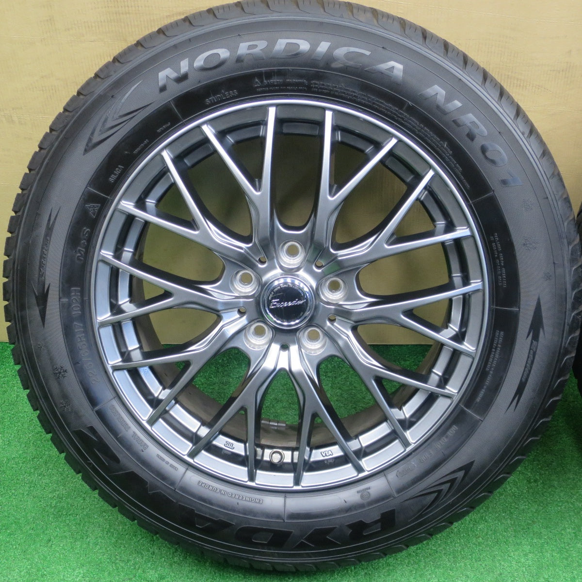 バリ溝！22年！キレイ！9.5分★スタッドレス 225/65R17 レイダン NORDICA NR01 Exceeder E05 エクシーダー 17インチ PCD114.3/5H★5121901NKス