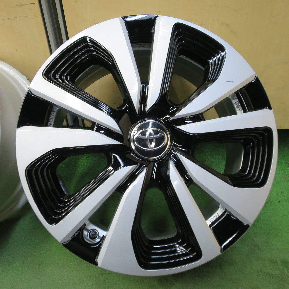 新車外し★トヨタ 50系 プリウス PHV 純正 ホイール 15インチ 15×6.5J PCD100/5H★6071501NGホ