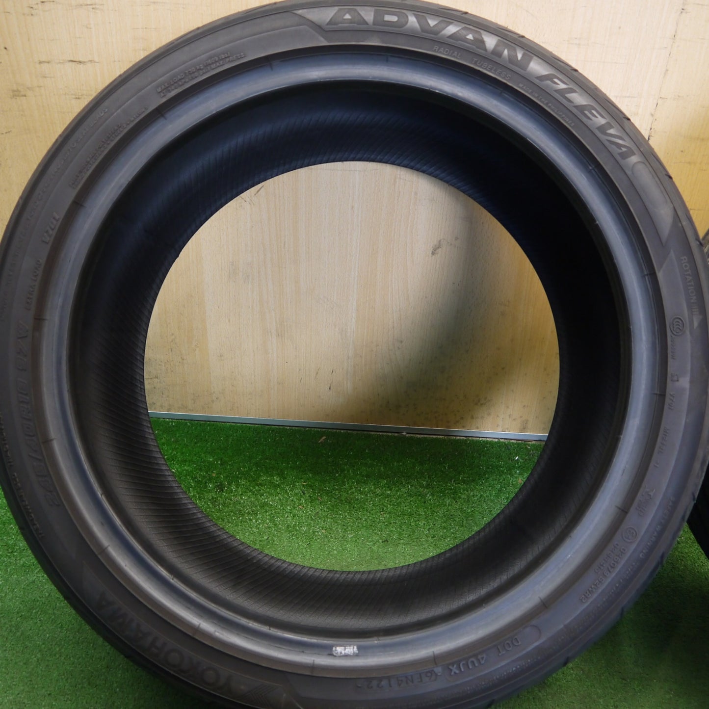 バリ溝！22年！9.5分★245/40R18 ヨコハマ アドバン FLEVA タイヤ 18インチ インプレッサ クラウン RX8 等★6060806Hノタ