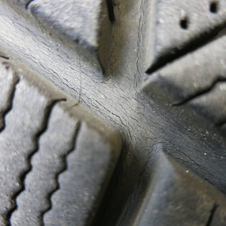 バリ溝！8.5分◎スタッドレス 225/60R18 ブリヂストン ブリザック DM-V2 AZ SPORTS AZスポーツ 18インチ PCD114.3/5H◎6012207HAス