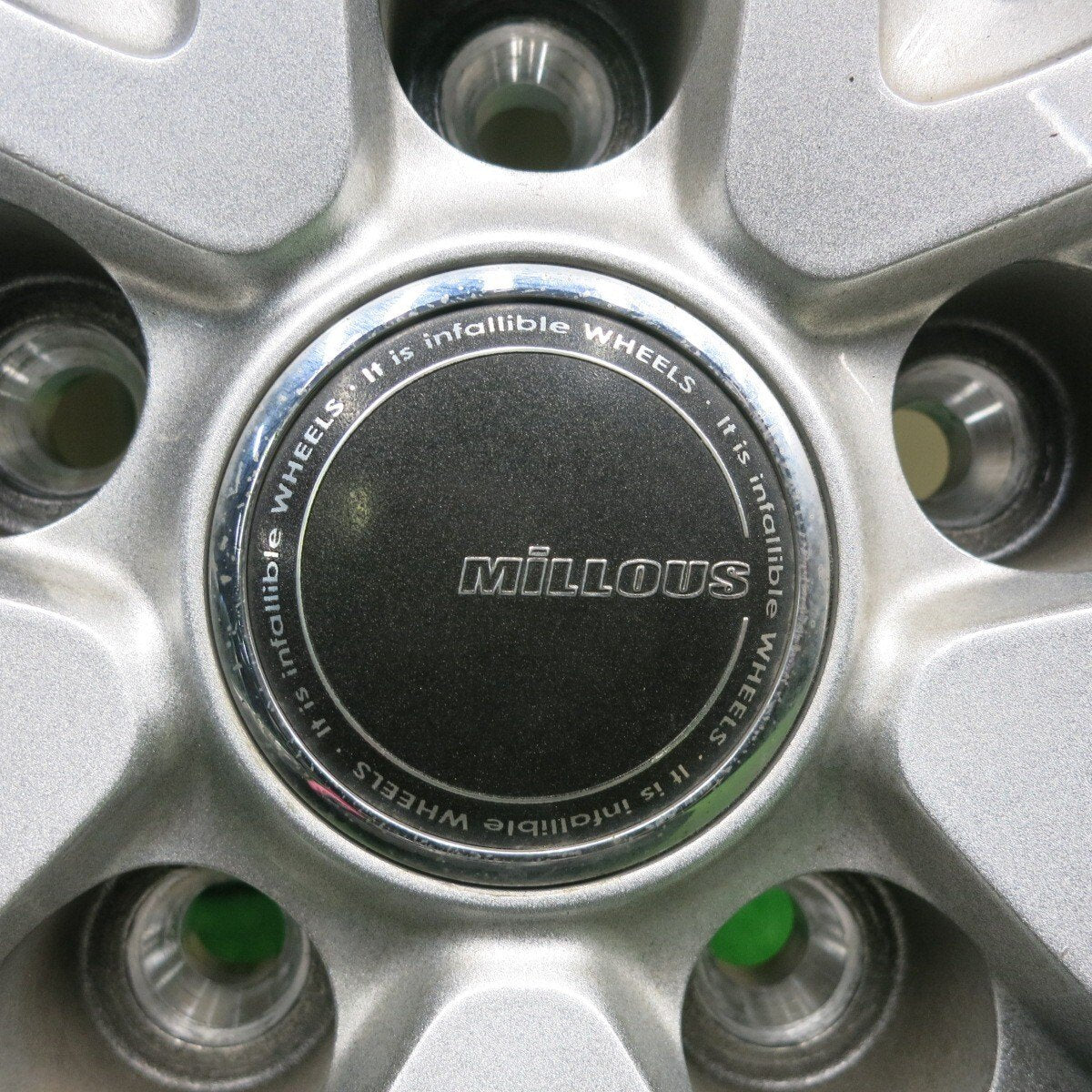 バリ溝！23年！キレイ！9.5分★スタッドレス 195/60R16 ヨコハマ アイスガード iG60 MiLLOUS ミルアス 16インチ PCD114.3/5H★4123105HAス