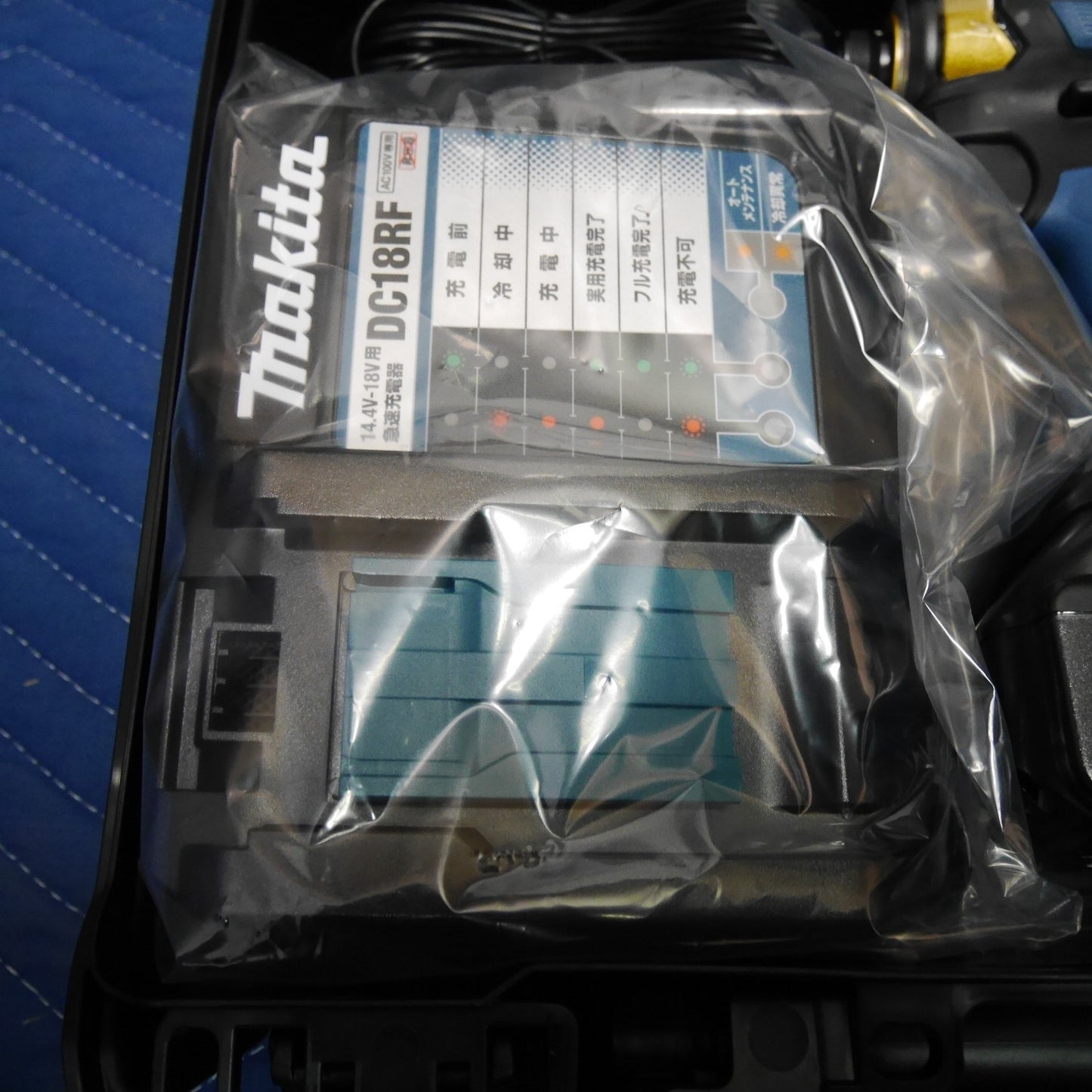 [送料無料] 未使用！バッテリー2個☆マキタ 充電式 インパクトドライバ TD173D GXPB 電動 工具 makita 18V☆