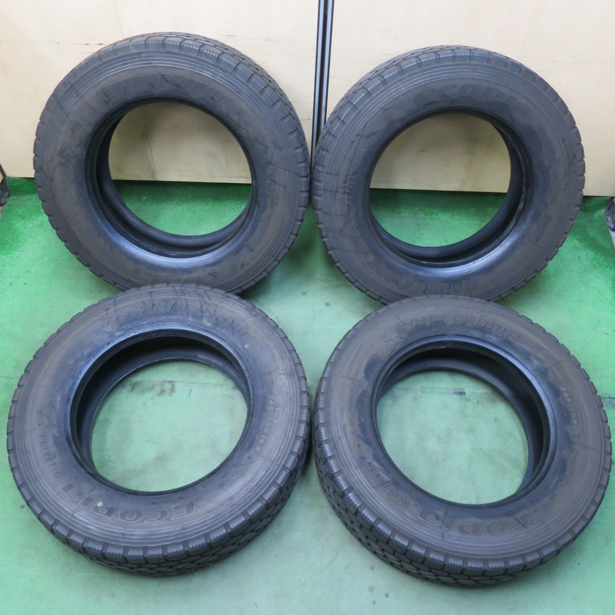 バリ溝！25年！9.5分★トラック タイヤ 245/70R19.5 136/134J ブリヂストン エコピア M801 Ⅱ ミックス オールシーズン 19.5インチ★6010918イスタ