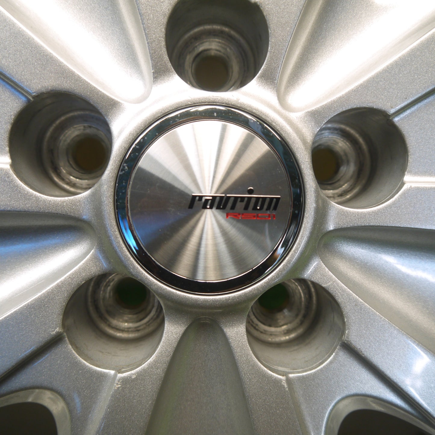 バリ溝！24年！キレイ！9.5分以上◎シエンタ 等 185/60R15 スタッドレス トーヨー オブザーブ GIZ3 ravrion RS01 ラブリオン 15インチ PCD100/5H◎6090104Hス