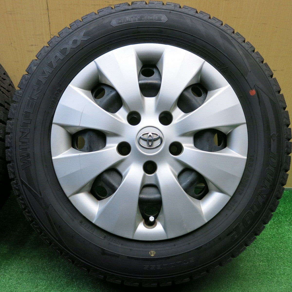 バリ溝！24年！9.5分以上★トヨタ 70系 ノア ヴォクシー 純正 195/65R15 スタッドレス ダンロップ ウインターマックス WM02 15インチ PCD114.3/5H★5113011HAス