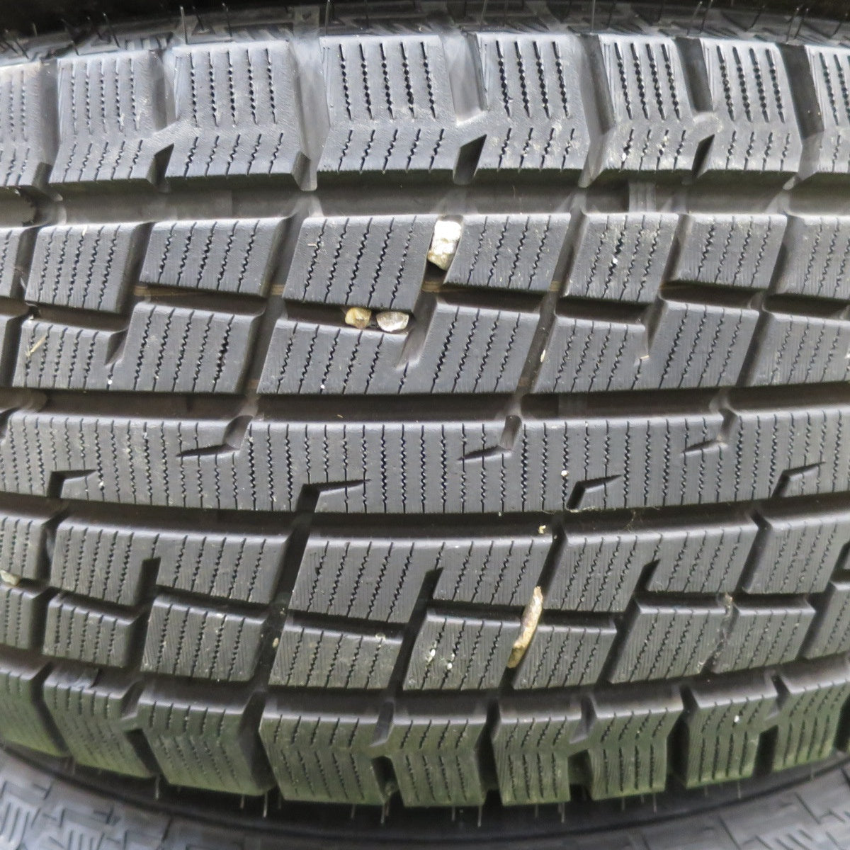バリ溝！22年！キレイ！9.5分以上★トヨタ GUN125 後期 ハイラックス 純正 265/70R17 スタッドレス グリップマックス GRIP ICE X SUV ホワイトレター 17インチ PCD139.7/6H★6013105ナス