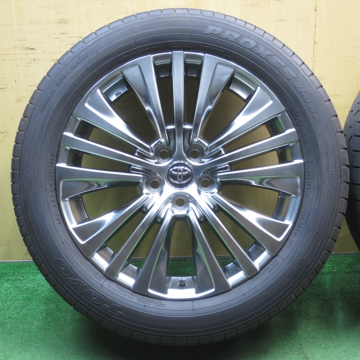 バリ溝！23年！キレイ！9.5分★トヨタ 80系 ハリアー Zグレード 純正 225/55R19 トーヨー プロクセス R46A 19インチ PCD114.3/5H★5072102NJノ