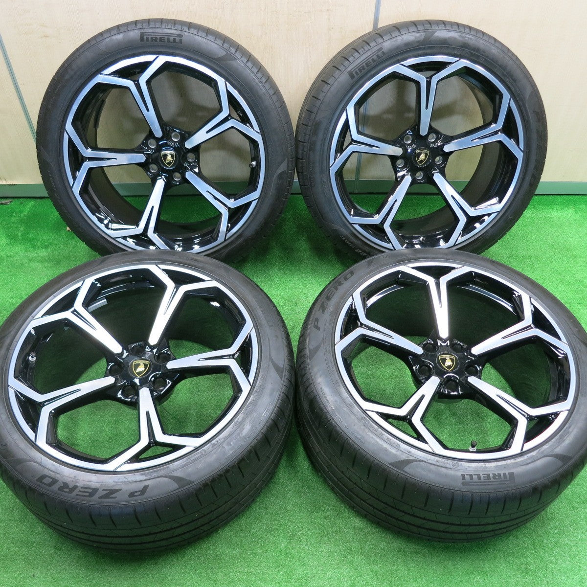 [送料無料] バリ溝！キレイ！8.5分★ランボルギーニ ウルス 純正 OP 285/40R22 325/35R22 ピレリ PZERO 22インチ PCD130/5H★4091902NJノ