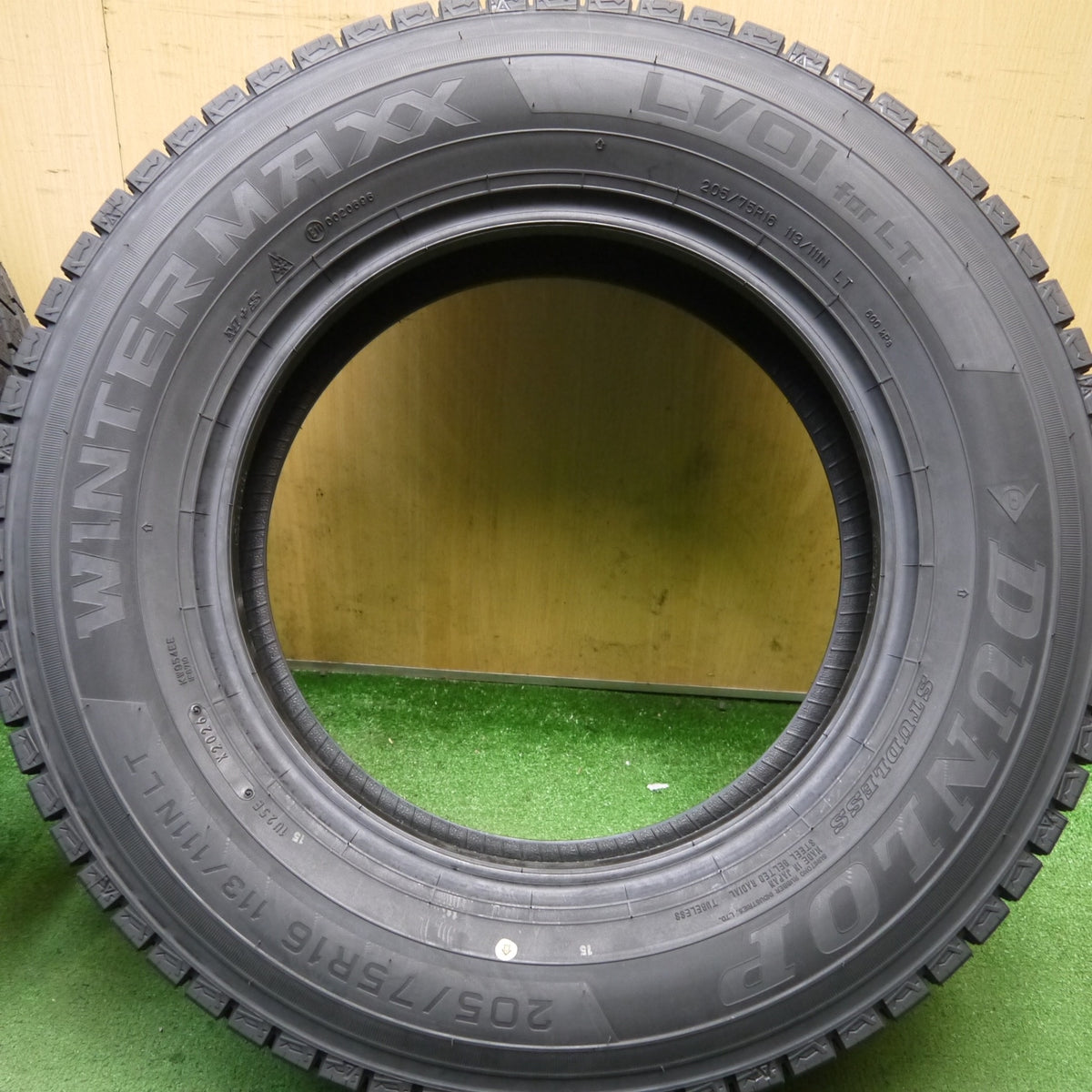 未使用！26年◎トラック タイヤ 205/75R16 113/111N スタッドレス ダンロップ ウインターマックス LV01 for LT 16インチ◎6090807Hスタ