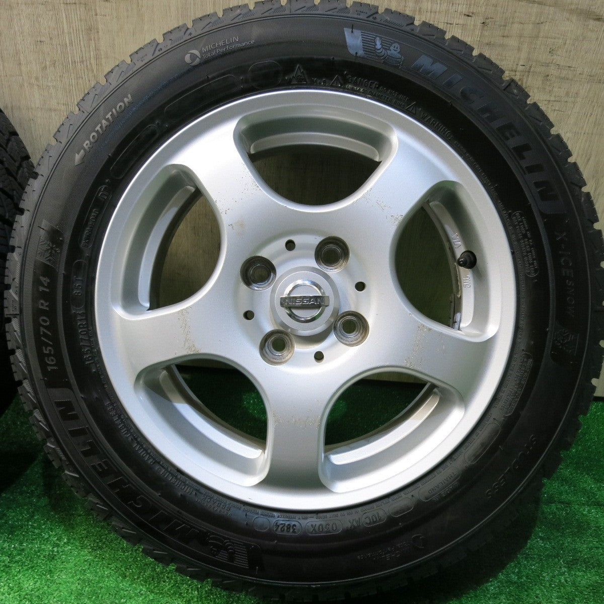 ほぼ未使用！24年 23年★日産 マーチ 等 165/70R14 スタッドレス ミシュラン X-ICE SNOW 社外 アルミ 14インチ PCD100/4H★5113020HAス