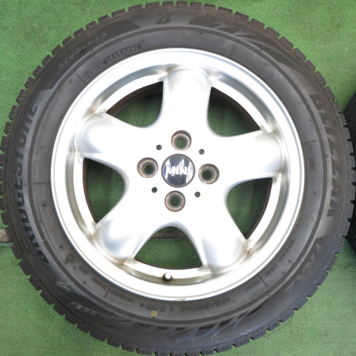 バリ溝！9.5分★MINI R55 R56 ミニ クーパー 純正 175/65R15 スタッドレス ブリヂストン ブリザック VRX2 15インチ PCD100/4H★6060404HAス