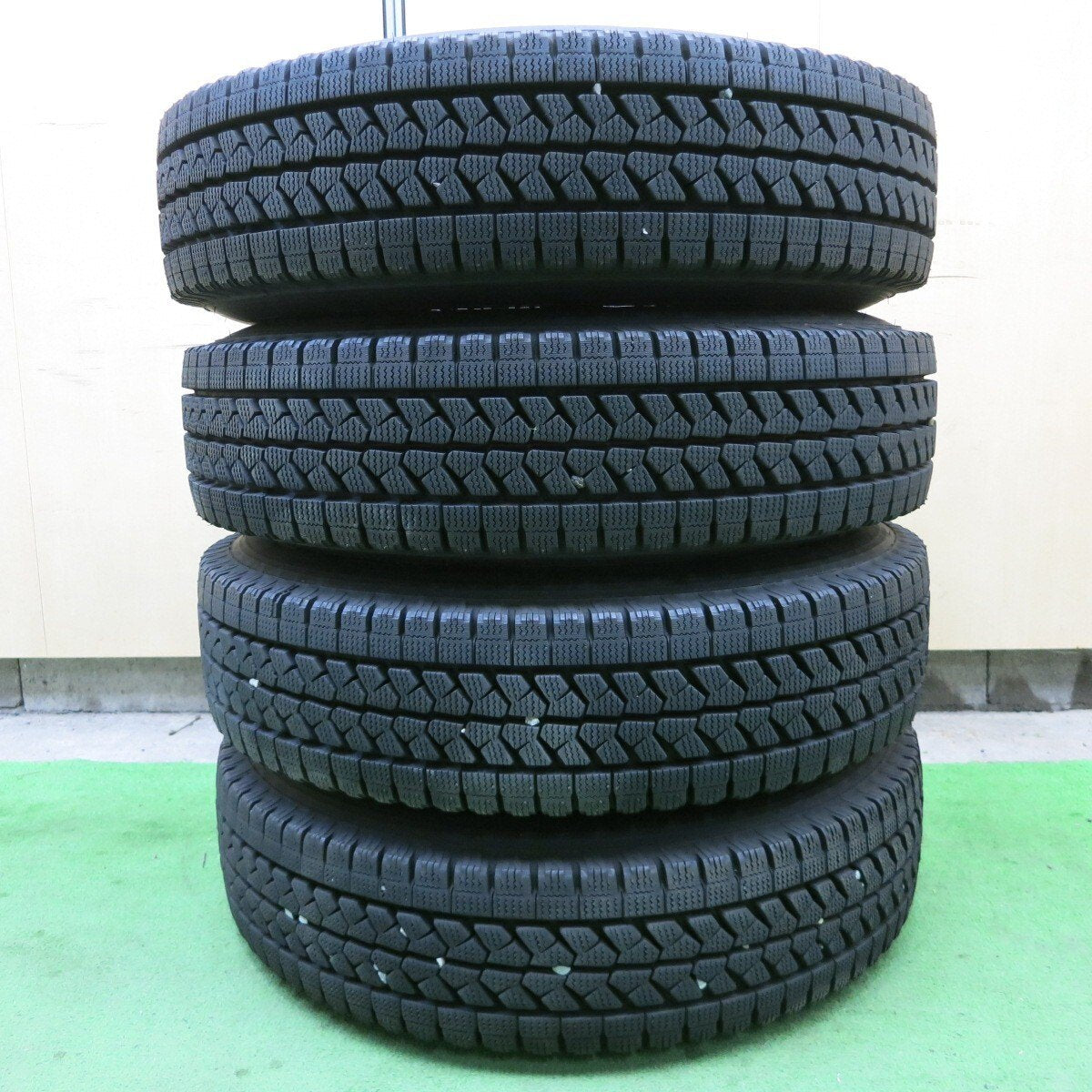 バリ溝！22年！9.5分以上★トラック タイヤ 195/85R16 114/112L スタッドレス ブリヂストン ブリザック W979 TOPY スチール 116.5-8TC PCD203.2/5H★5021906ナス