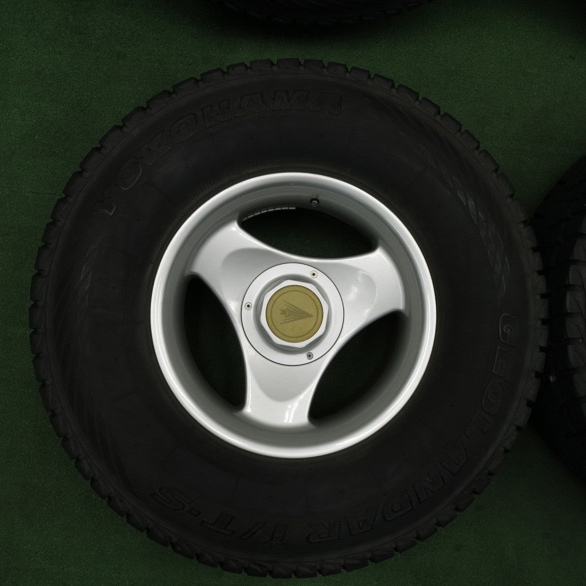 [送料無料] バリ溝！キレイ！9分★ランクル 等 285/75R16 116/113Q スタッドレス ヨコハマ ジオランダー i/T-S weds ウェッズ 16インチ PCD139.7/6H★4121813TNス