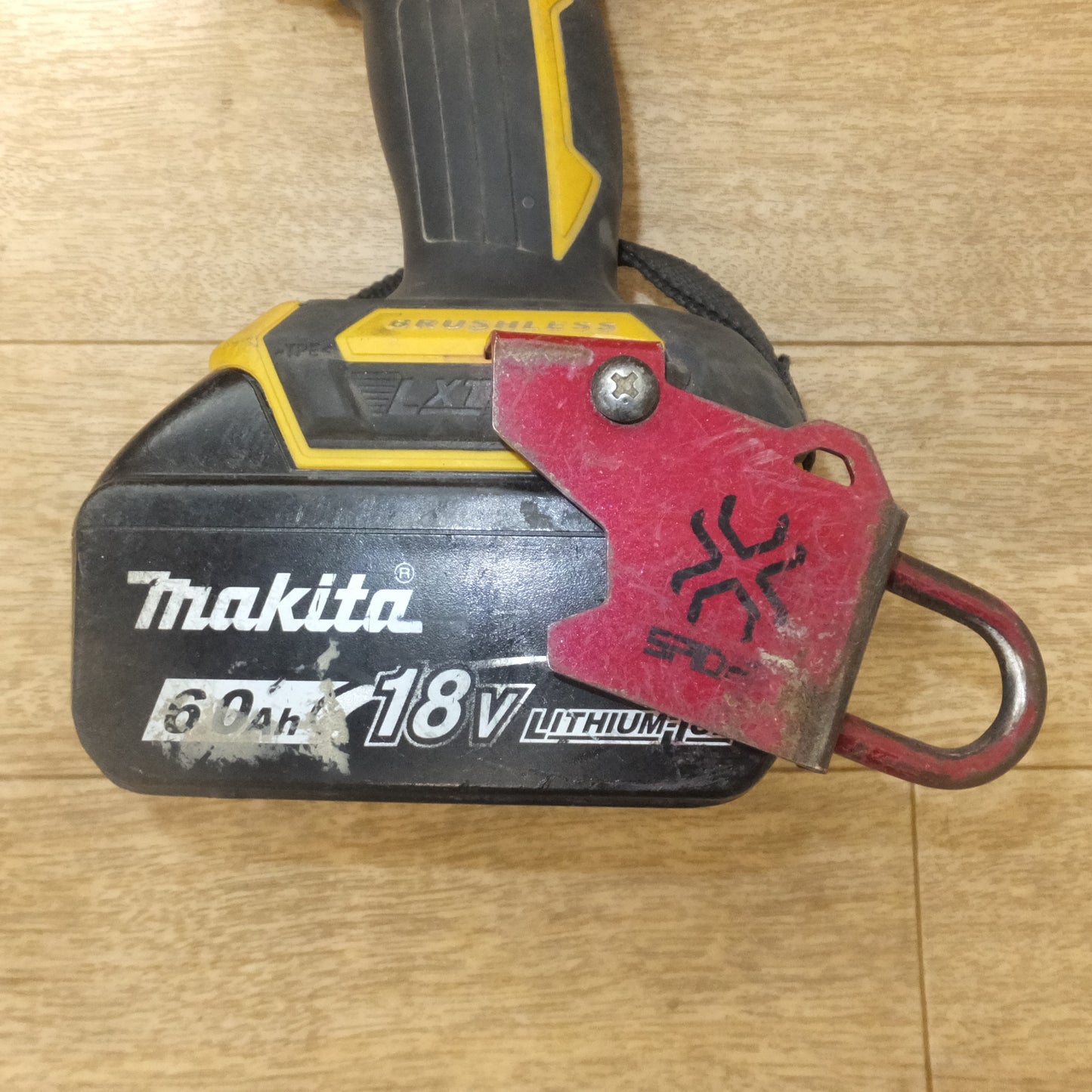 [送料無料] ★マキタ makita 充電式インパクトドライバ TD173DGXFY 18V　TOP 足場クランプソケット ETS-17SS 付★