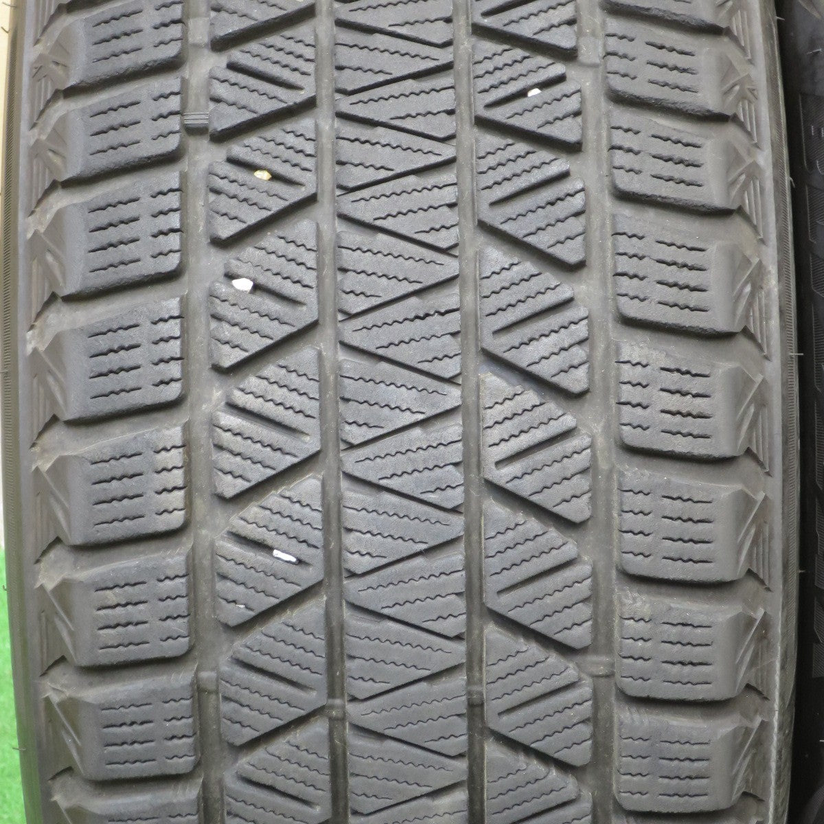 バリ溝！キレイ！8.5分★スタッドレス 235/55R20 ブリヂストン ブリザック DM-V3 Lefinada レフィナーダ 20インチ PCD114.3/5H★5051704TTス
