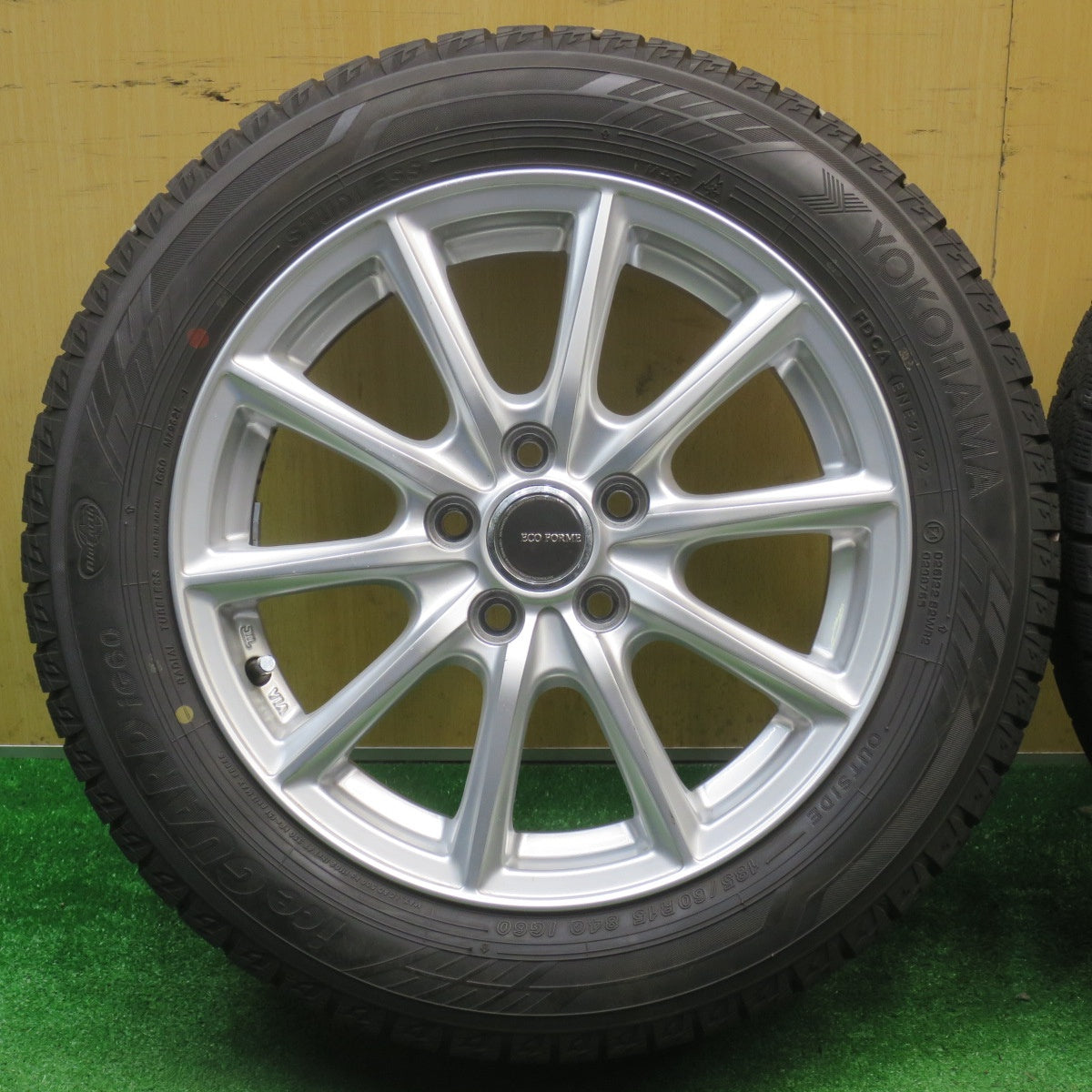 バリ溝！22年！キレイ！9.5分以上★シエンタ 等 185/60R15 スタッドレス ヨコハマ アイスガード iG60 ECO FORME SE-15 エコフォルム 15インチ PCD100/5H★5120410NJス