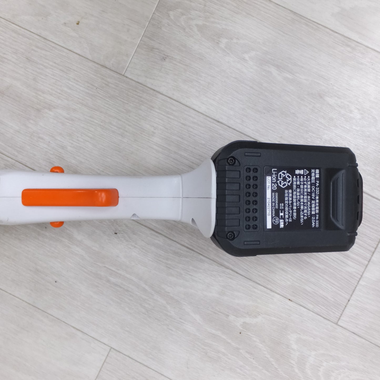 [送料無料] ◆工進 KOSHIN 充電式 伸縮 ポール ヘッジ トリマ 300mm DC 18V SPH-1820K バッテリー 充電器 ストラップ付き 電動 工具◆