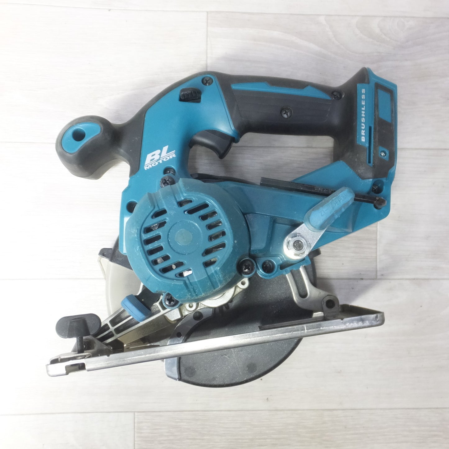 [送料無料] ◆makita マキタ 150mm 充電式チップソーカッタ CS551D 18V 切断機 電動工具 本体のみ◆