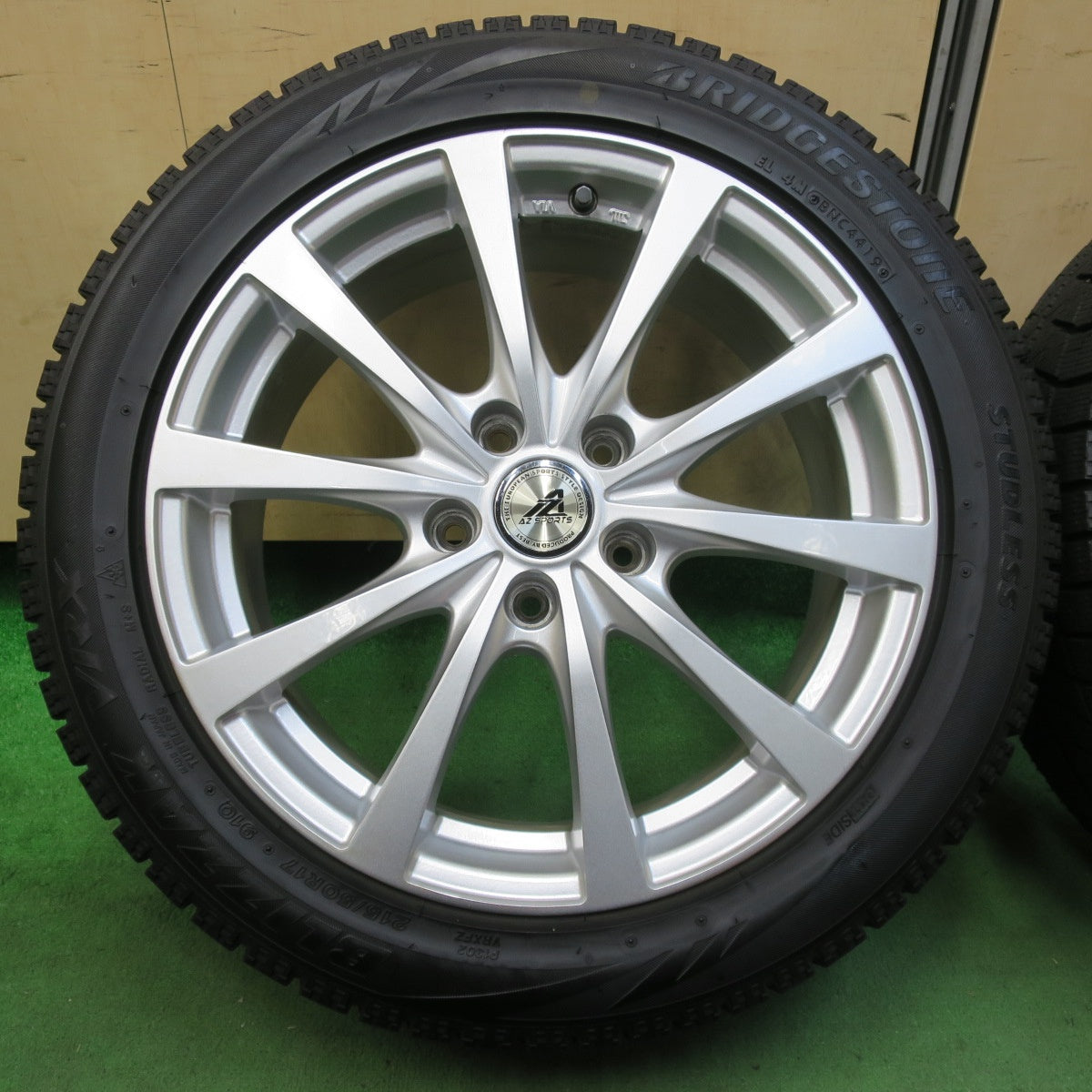 [送料無料] バリ溝！キレイ！ほぼ10分★スタッドレス 215/50R17 ブリヂストン ブリザック VRX AZ SPORTS AZスポーツ 17インチ PCD114.3/5H★5013108イス