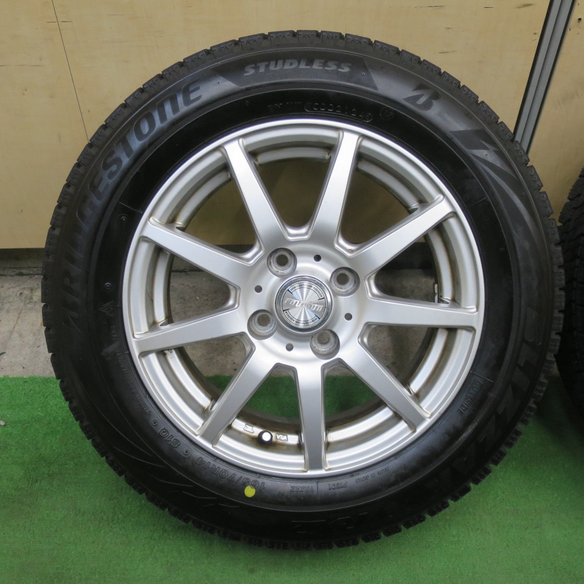 バリ溝！24年！ほぼ10分★スタッドレス 165/70R14 ブリヂストン ブリザック VRX2 ravrion ラブリオン 14インチ PCD100/4H★6021904TTス