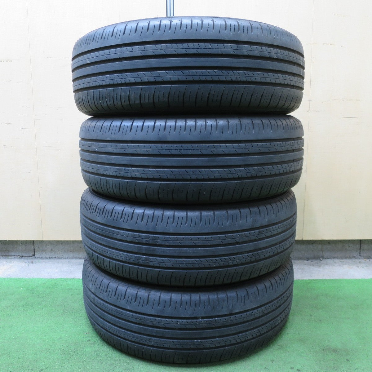 バリ溝！23年！9.5分★225/60R18 ダンロップ グラントレック PT30 タイヤ 18インチ ハリアー RAV4 エクストレイル 等★6022301NGノタ
