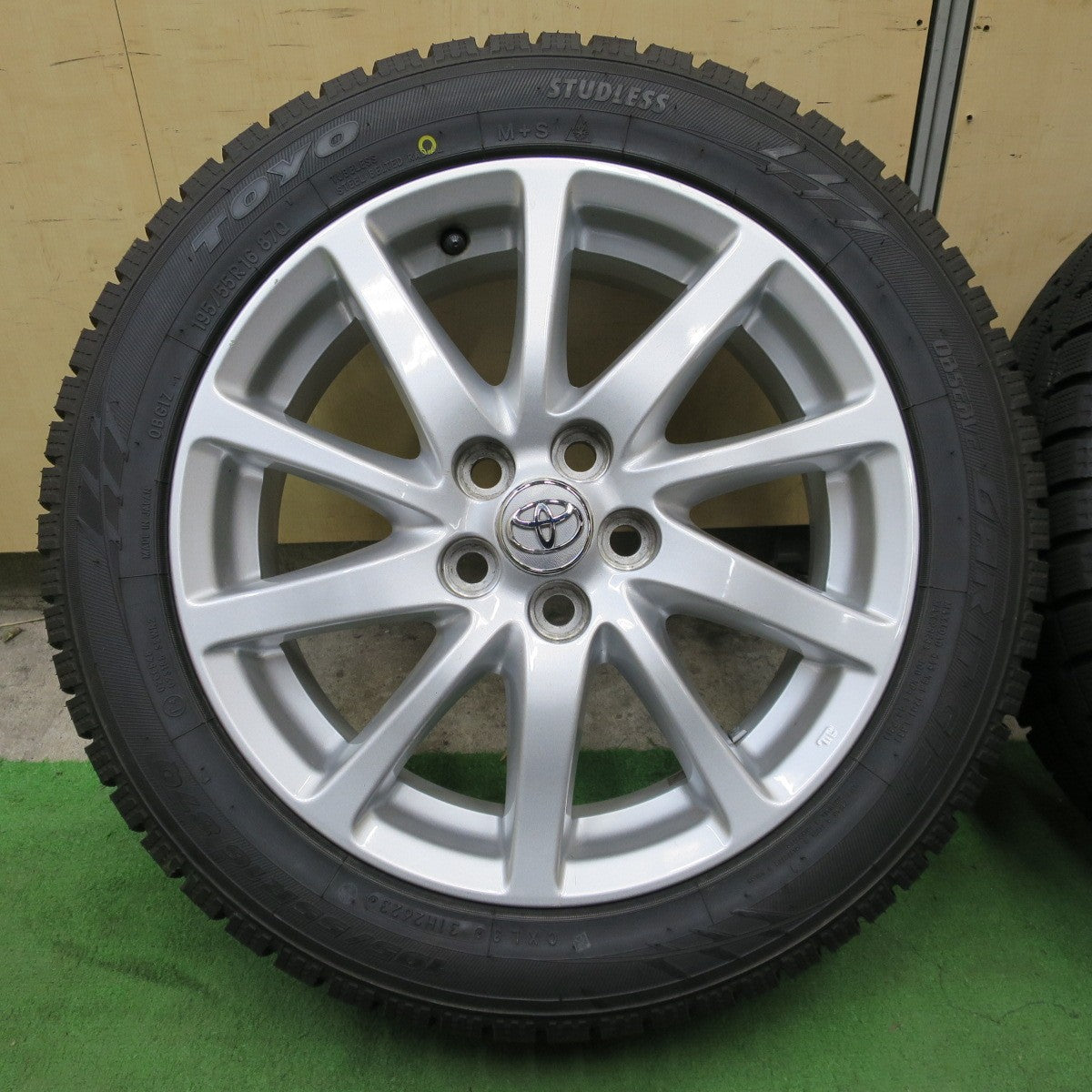 バリ溝！23年！キレイ！ほぼ10分◎トヨタ アリオン プレミオ 純正 195/55R16 スタッドレス トーヨー ガリット GIZ 16インチ PCD100/5H◎6101603NGス