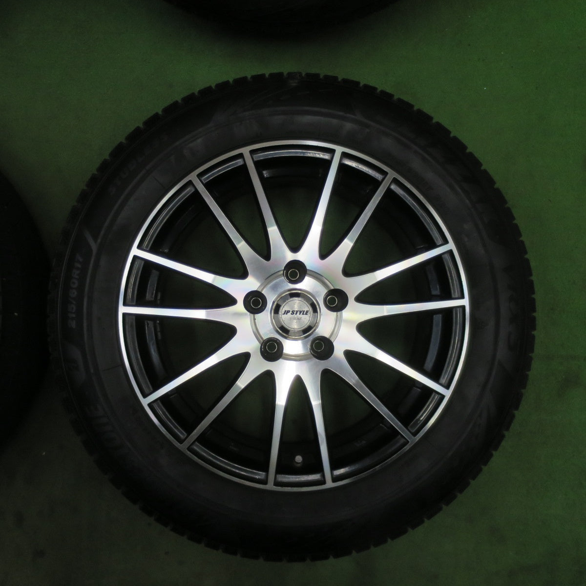 バリ溝！キレイ！8.5分★スタッドレス 215/60R17 ブリヂストン ブリザック VRX3 JP STYLE V-Line- 17インチ PCD114.3/5H★6021802TTス