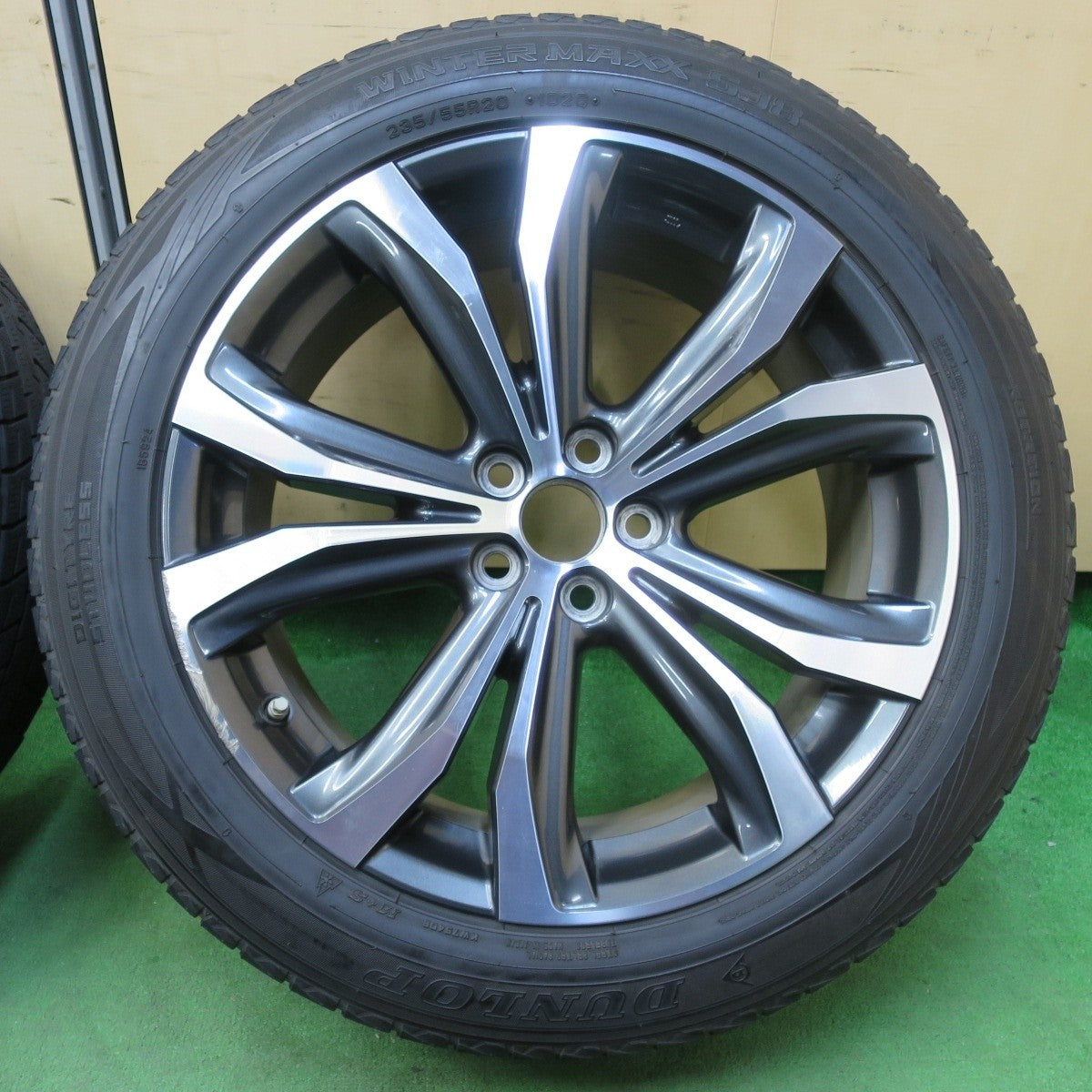 センサー付！キレイ★レクサス RX バージョンL 純正 235/55R20 スタッドレス ダンロップ ウインターマックス SJ8 20インチ PCD114.3/5H★4110901イス