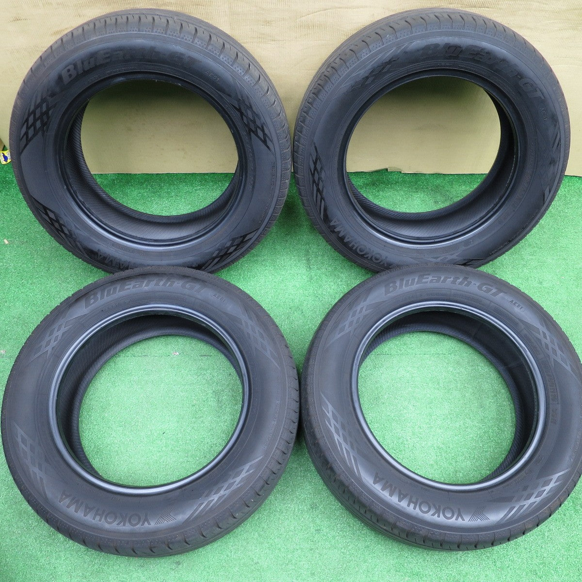 バリ溝！24年！9分★215/60R16 ヨコハマ BluEarth-GT AE51 タイヤ 16インチ マークX クラウン オデッセイ ヴェゼル ティアナ 等★6011702NKノタ