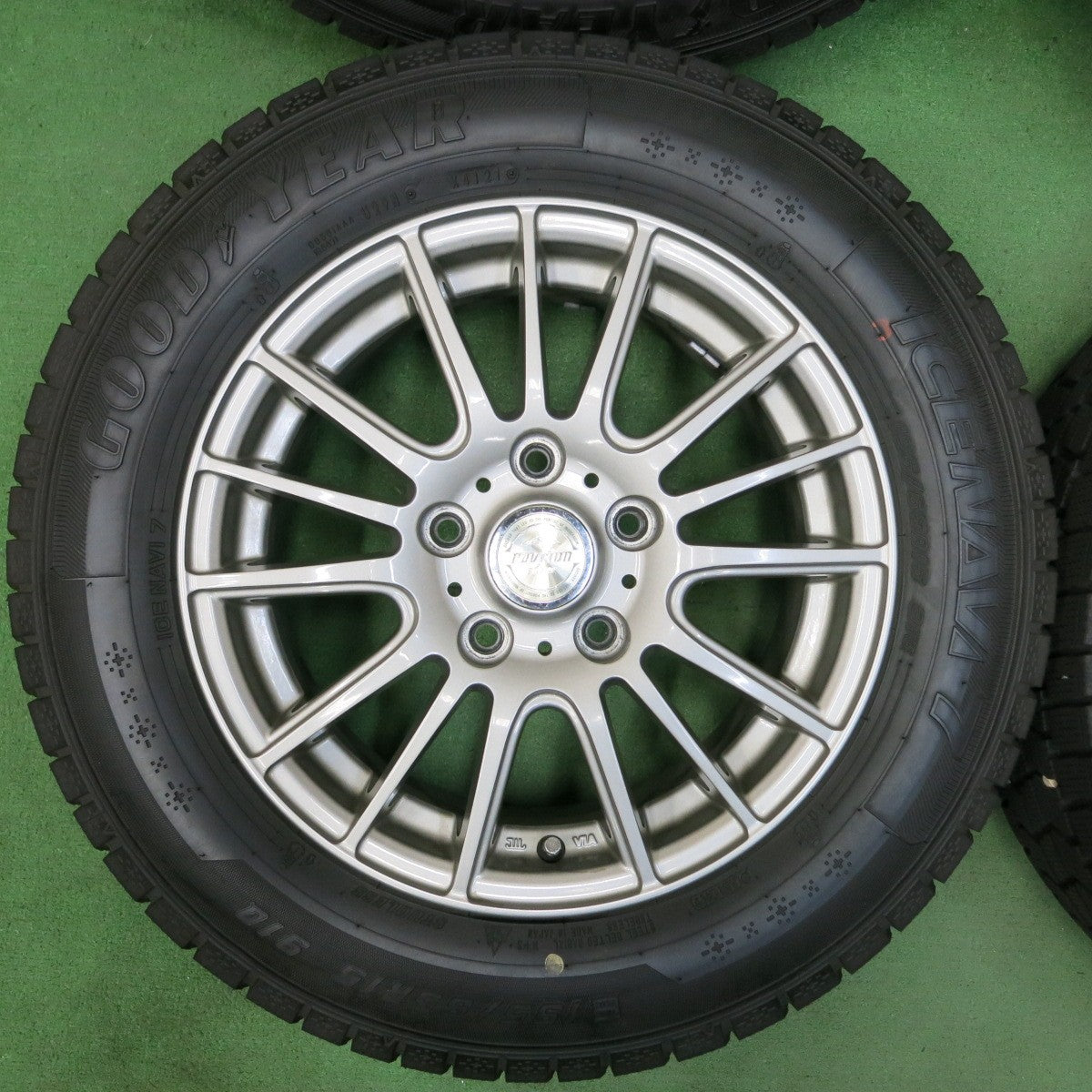 *送料無料* 超バリ溝！21年！キレイ！9.5分以上★スタッドレス 195/65R15 グッドイヤー アイスナビ7 ravrion selzer ラブリオン 15インチ PCD114.3/5H★4090510SYス
