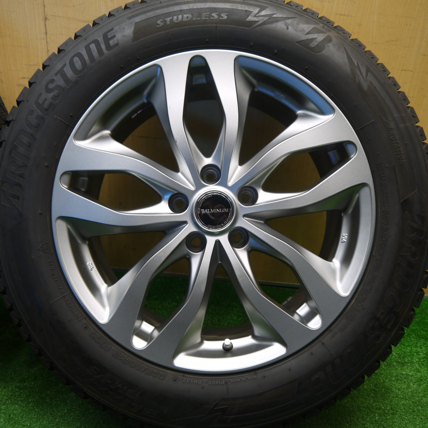 バリ溝！23年！キレイ！9分★スタッドレス 225/60R18 ブリヂストン ブリザック DM-V3 BALMINUM バルミナ 18インチ PCD114.3/5H★5111406Hス