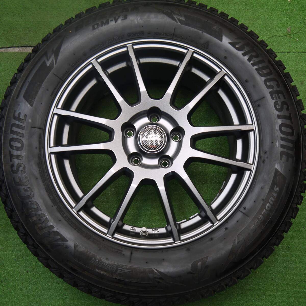 バリ溝！キレイ！9.5分★スタッドレス 225/65R17 ブリヂストン ブリザック DM-V3 SCHNEIDER ATECH シュナイダー 17インチ PCD114.3/5H★5032811Hス