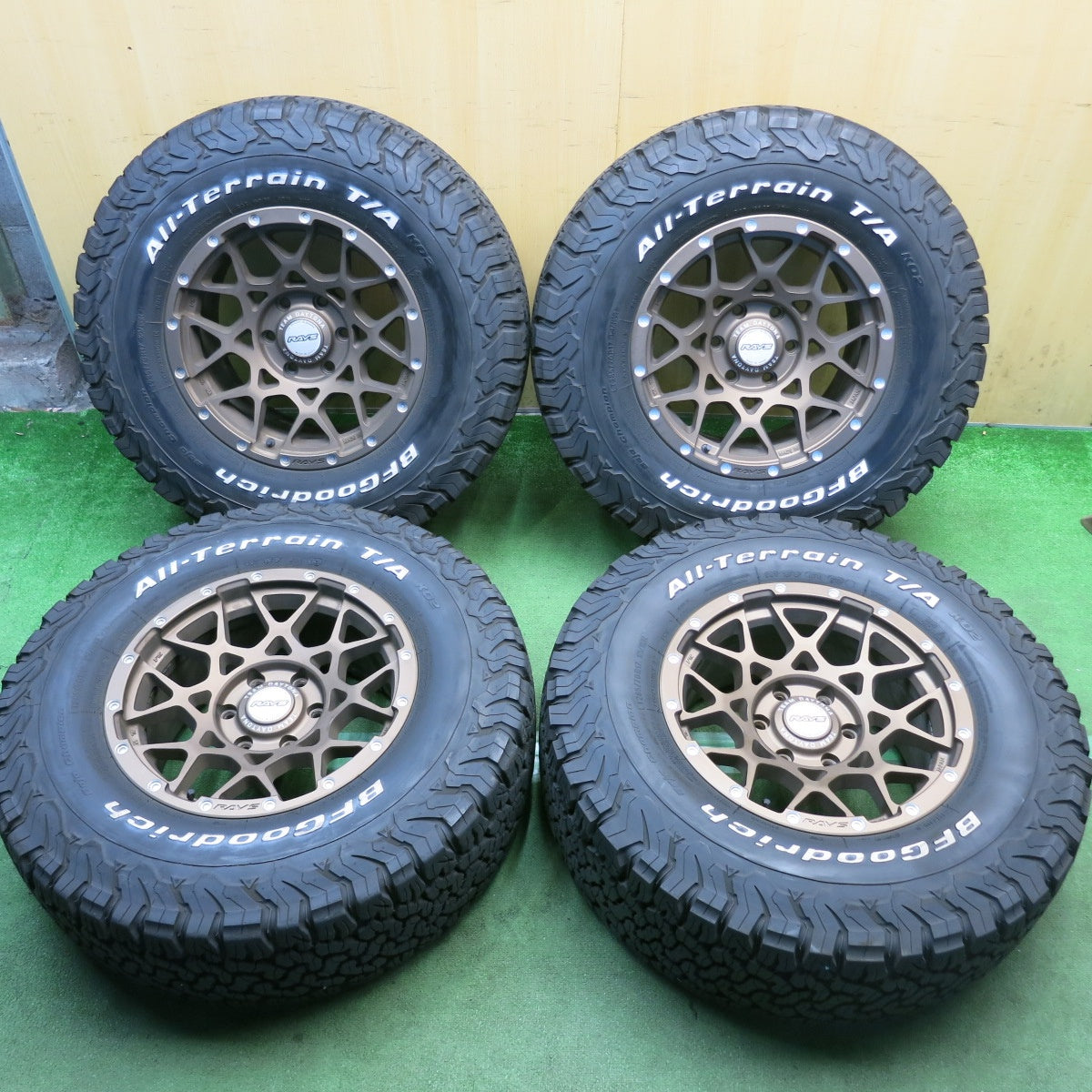 バリ溝！23年！キレイ！9.5分◎RAYS TEAM DAYTONA M8 285/70R17 121/118R BFグッドリッチ All-Terrain T/A KO2 レイズ チーム デイトナ 17インチ PCD139.7/6H◎6092001HAノ