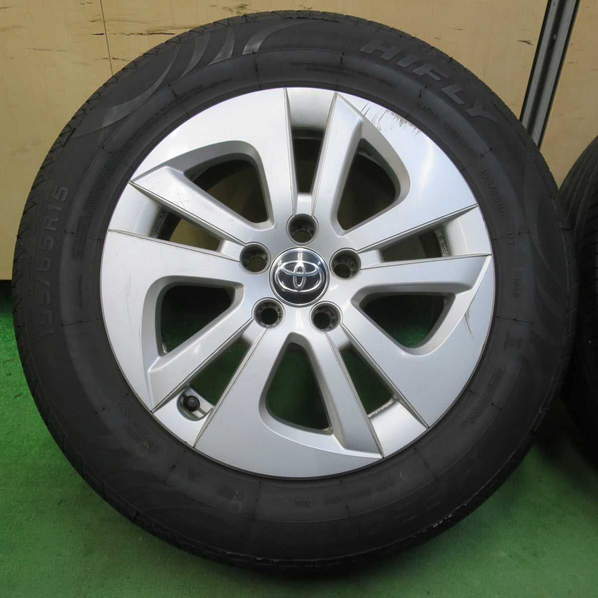 4本価格！22年★トヨタ 50系 プリウス 純正 195/65R15 ハイフライ HF201 15インチ PCD100/5H★5060503イノ