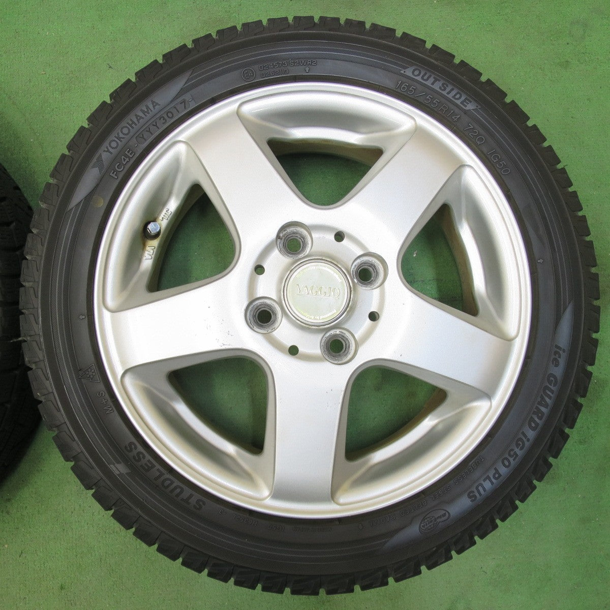 [送料無料] バリ溝！8.5分★スタッドレス 165/55R14 ヨコハマ アイスガード iG50 プラス VAGGIO 14インチ 軽自動車 ワゴンR ムーヴ 等 PCD100/4H★5033102イス