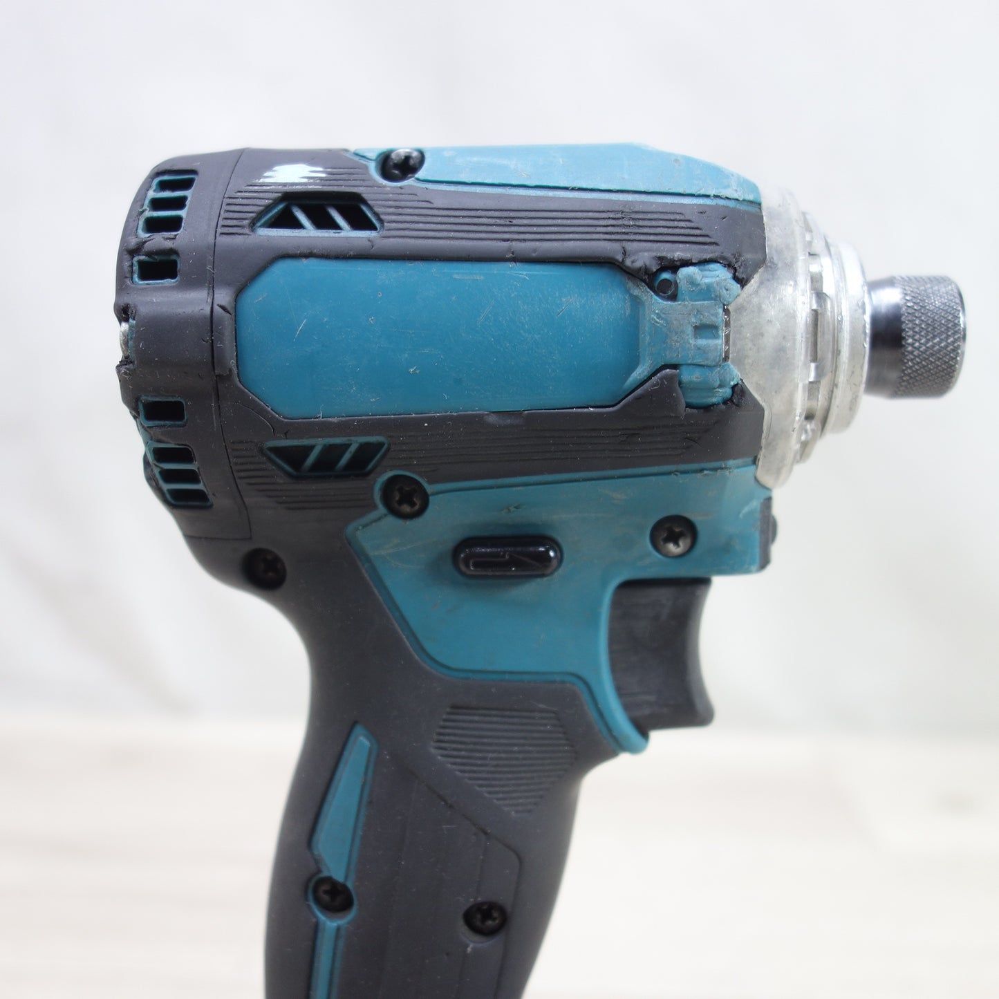 [送料無料] ◆マキタ 充電式 インパクトドライバ TD161D 電動 工具 14.4V DIY コードレス Makita◆